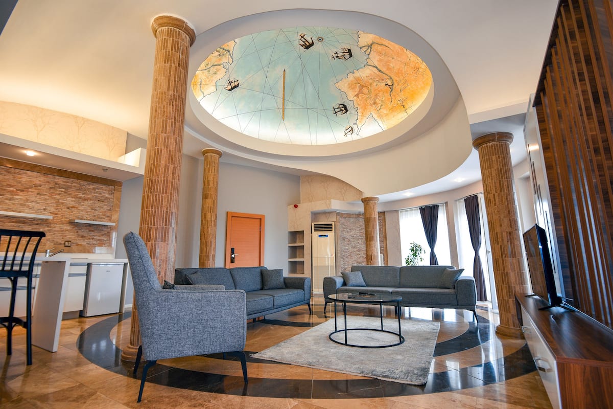 Grand suite, bad, uitzicht op stad | 1 slaapkamer, Italiaanse Frette-lakens, luxe beddengoed