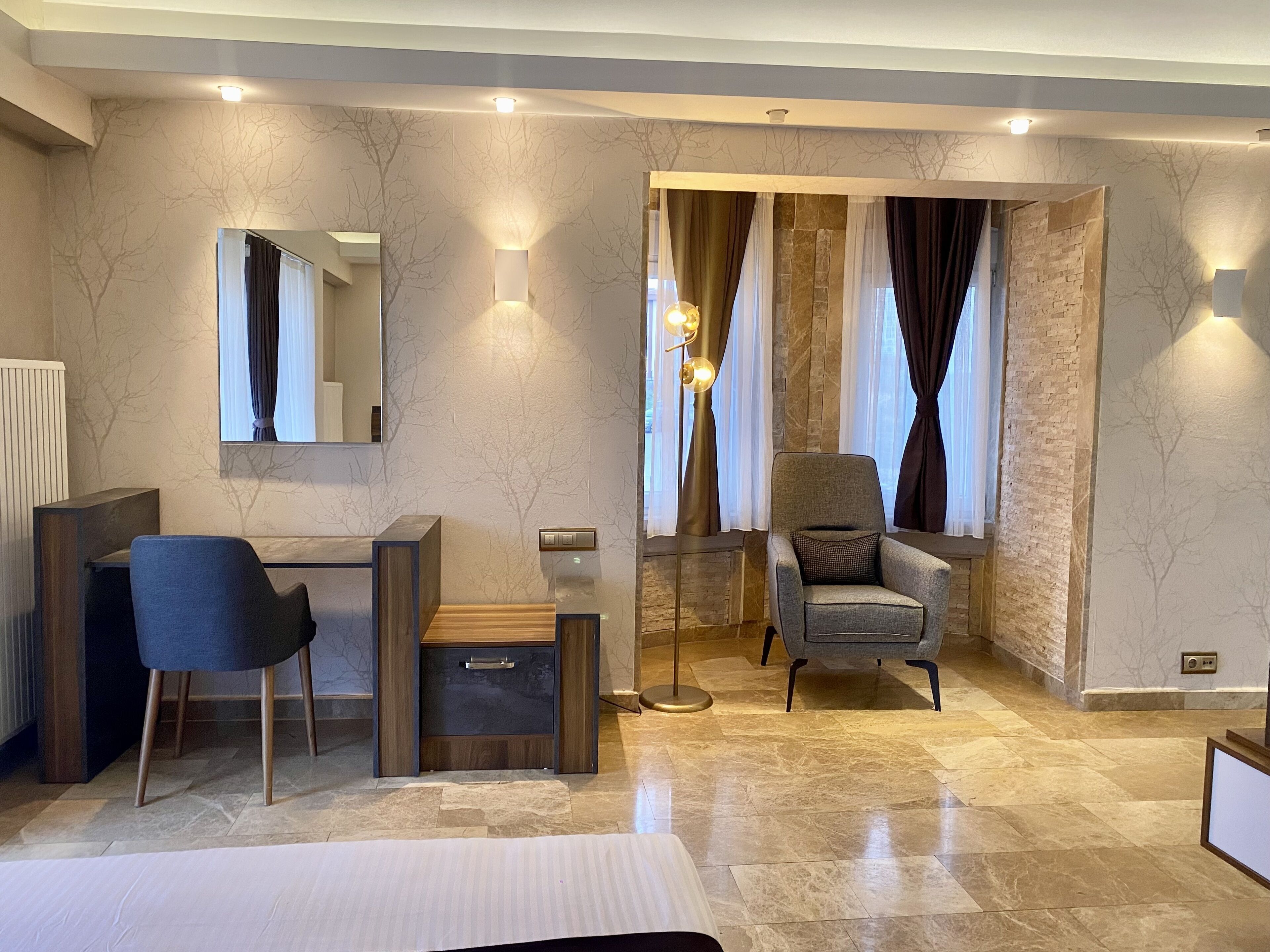 grand suite, bathtub, city view | frette italian sheets, premium bedding, down duvets, memory-foam beds