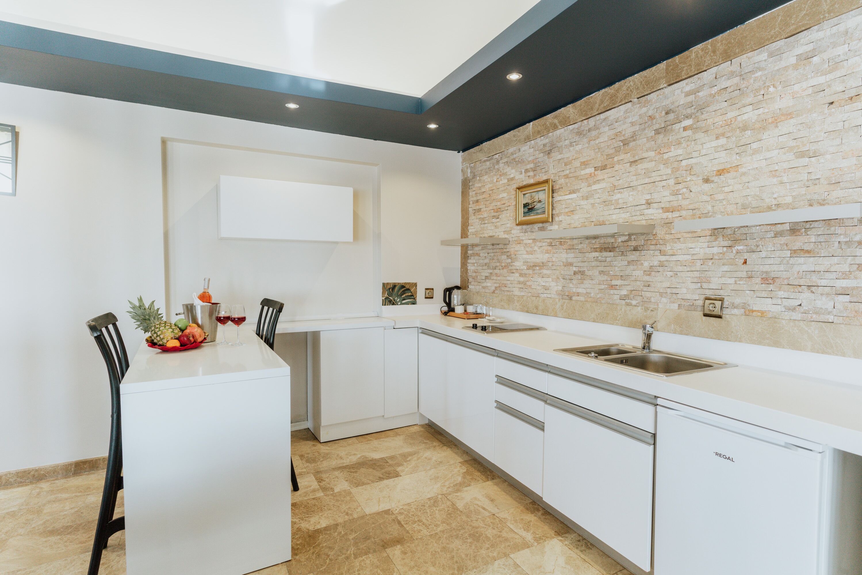 grand suite, bathtub, city view | private kitchen | mini-fridge, coffee/tea maker, electric kettle, freezer