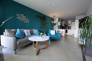 TV - Fewo RheinDesign in Linz on the Romantic Middle Rhine with a beautiful river view (Linz am Rhein)