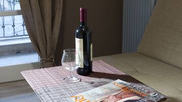 Studio | Living area | Flat-screen TV