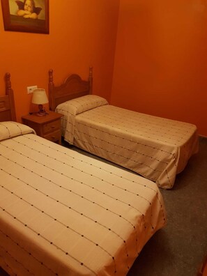 Habitación con 1 cama matrimonial o 2 individuales