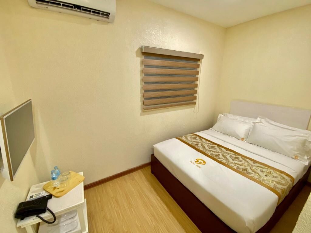 Escritorio, wifi gratis y ropa de cama 