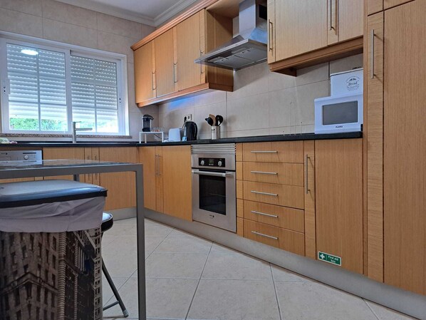Fridge, microwave, oven, stovetop - ?salgados?golf?pool?wifi? Free ? 2BD (Albufeira)