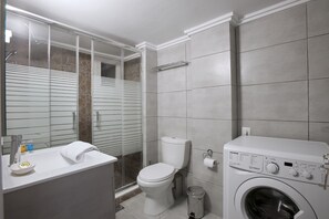 Apartment, 1 Bedroom | Bathroom | Shower, rainfall showerhead, towels