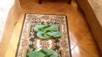 Zweibettzimmer | Schreibtisch, schallisolierte Zimmer, kostenloses WLAN, Bettwäsche