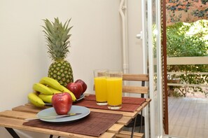 Apartment, 1 Bedroom | In-room dining