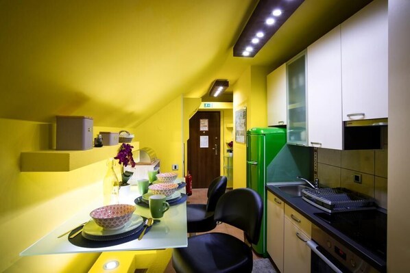 Apartamento, 1 habitación | Cocina privada | Frigorífico, microondas, horno y placa de cocina