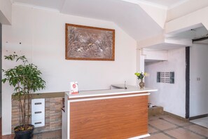 Quầy tiếp tân
