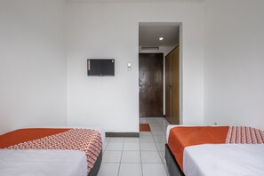 Standard Twin Room | Free WiFi, bed sheets - OYO 1608 Feby Maisonatte (Bandung)