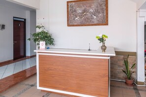 Reception - OYO 1608 Feby Maisonatte (Bandung)