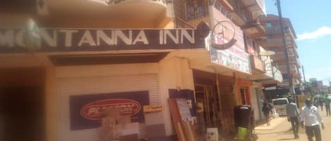 Pintu masuk properti