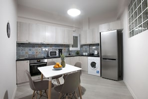 Apartment, 3 Bedrooms | Private kitchen | Full-size fridge, microwave, oven, stovetop