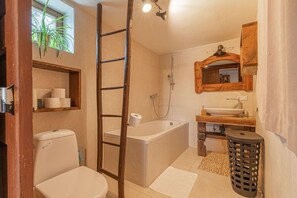 Casa familiare | Bagno | Doccia idromassaggio, asciugamani, carta igienica