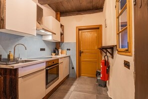 Traditional House | Private kitchen | Fridge, oven, stovetop, cookware/dishes/utensils