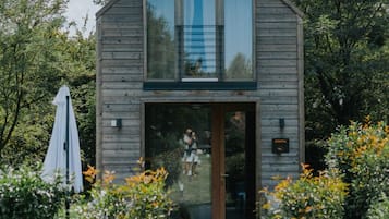 Luxury House, Multiple Beds, Garden View | Premium bedding, bed sheets