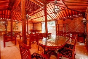 Interior detail - OYO 2327 Pagsis Village (Klaten)