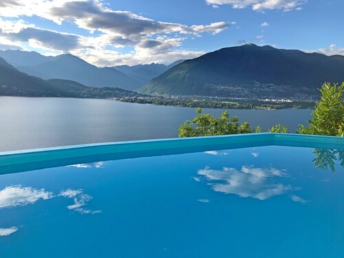 Spacious 41/2 room apartment with pool and fantastic views