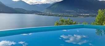 Spacious 41/2 room apartment with pool and fantastic views