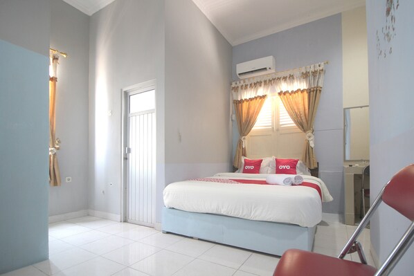 Standard Double Room | Free WiFi, bed sheets