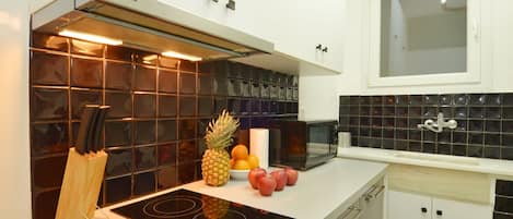 Apartment, 2 Bedrooms | Private kitchenette | Full-sized fridge, microwave, stovetop, electric kettle