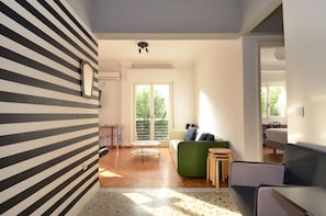 Apartment, 2 Schlafzimmer | Wohnbereich | Flachbildfernseher