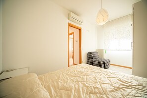 1 habitación, tabla de planchar con plancha, wifi gratis y ropa de cama 