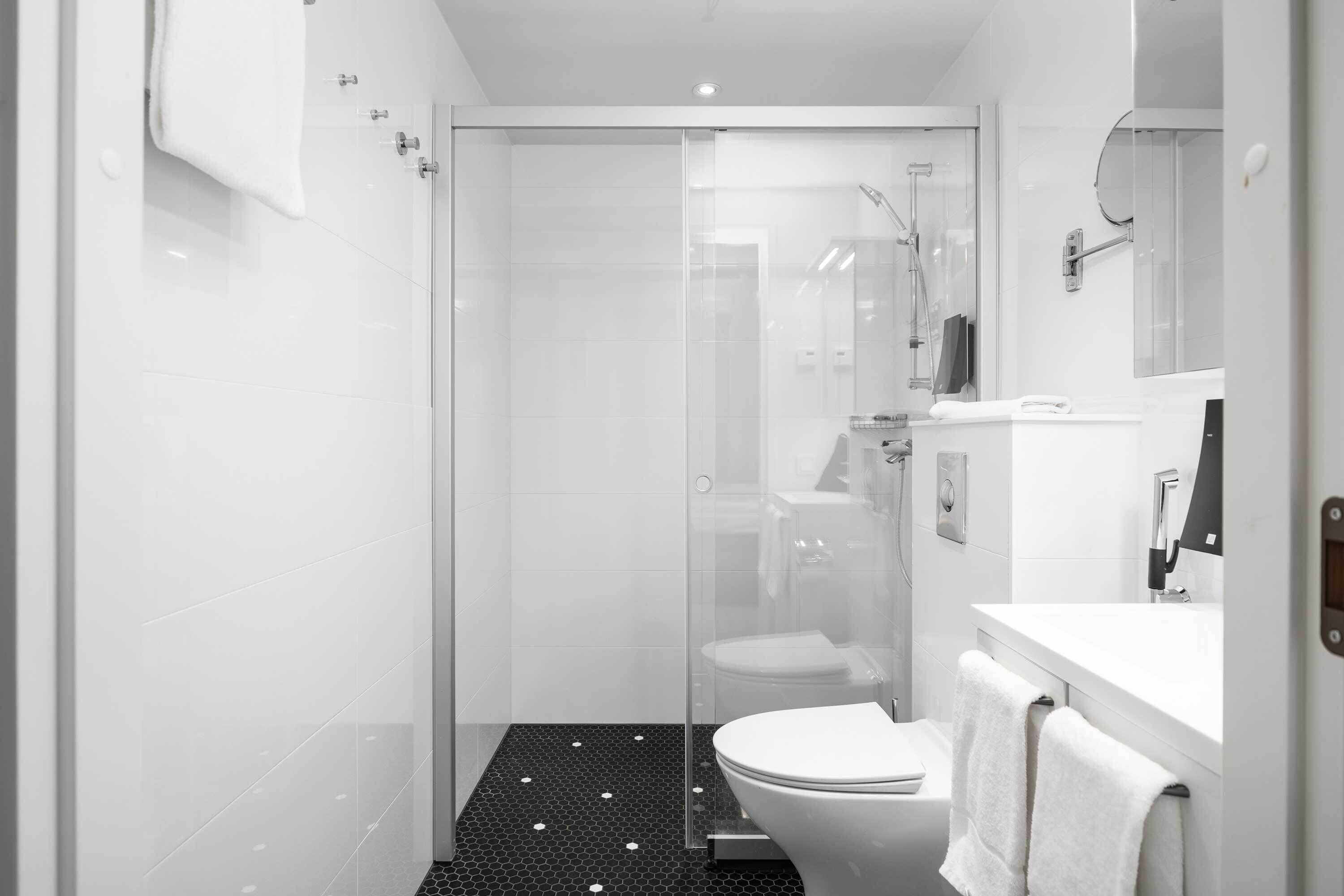 apartment, 2 bedrooms | bathroom | shower, eco-friendly toiletries, hair dryer, towels