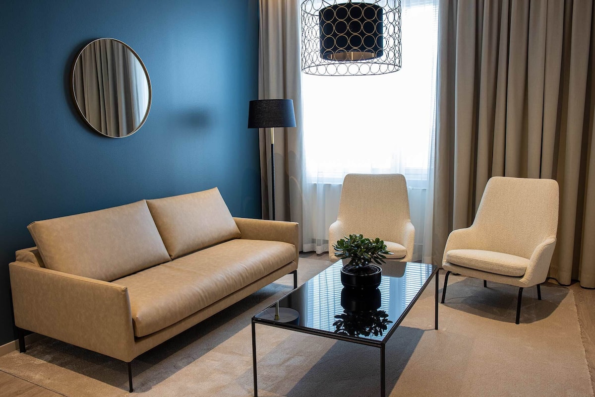 Suite | 1 slaapkamer, een kluis op de kamer, een bureau, een laptopwerkplek
