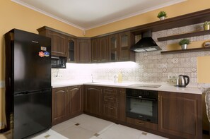 冰箱、微波炉、烤箱、炉灶