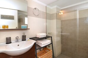 Apartment, 1 Schlafzimmer | Badezimmer | Dusche, Handtücher