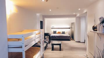 Ropa de cama hipoalergénica, escritorio y cortinas blackout