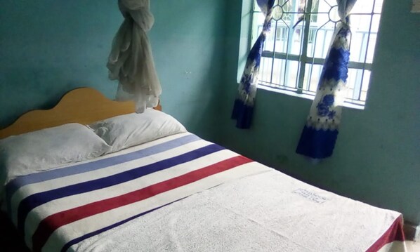 Single Room | Desk, free WiFi, bed sheets