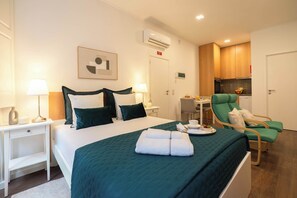 1 habitación, tabla de planchar con plancha, wifi y ropa de cama 