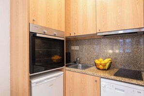 Refrigerador, horno, parrilla de estufa y lavavajillas 