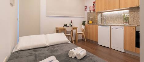 Fer et planche Ă repasser, Wi-Fi, literie fournie