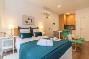 1 habitación, tabla de planchar con plancha, wifi y ropa de cama 