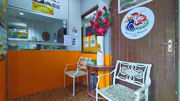 Quầy tiếp tân