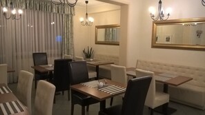 Colazione a buffet a pagamento, servita tutte le mattine 