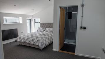 City Duplex, 1 Bedroom | Individually decorated, individually furnished, laptop workspace