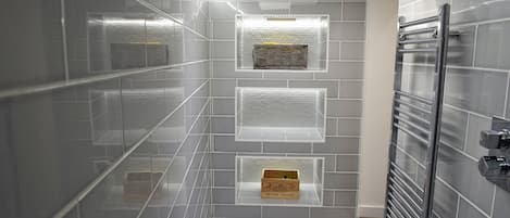 Exclusive Apartment, 1 Bedroom | Bathroom shower