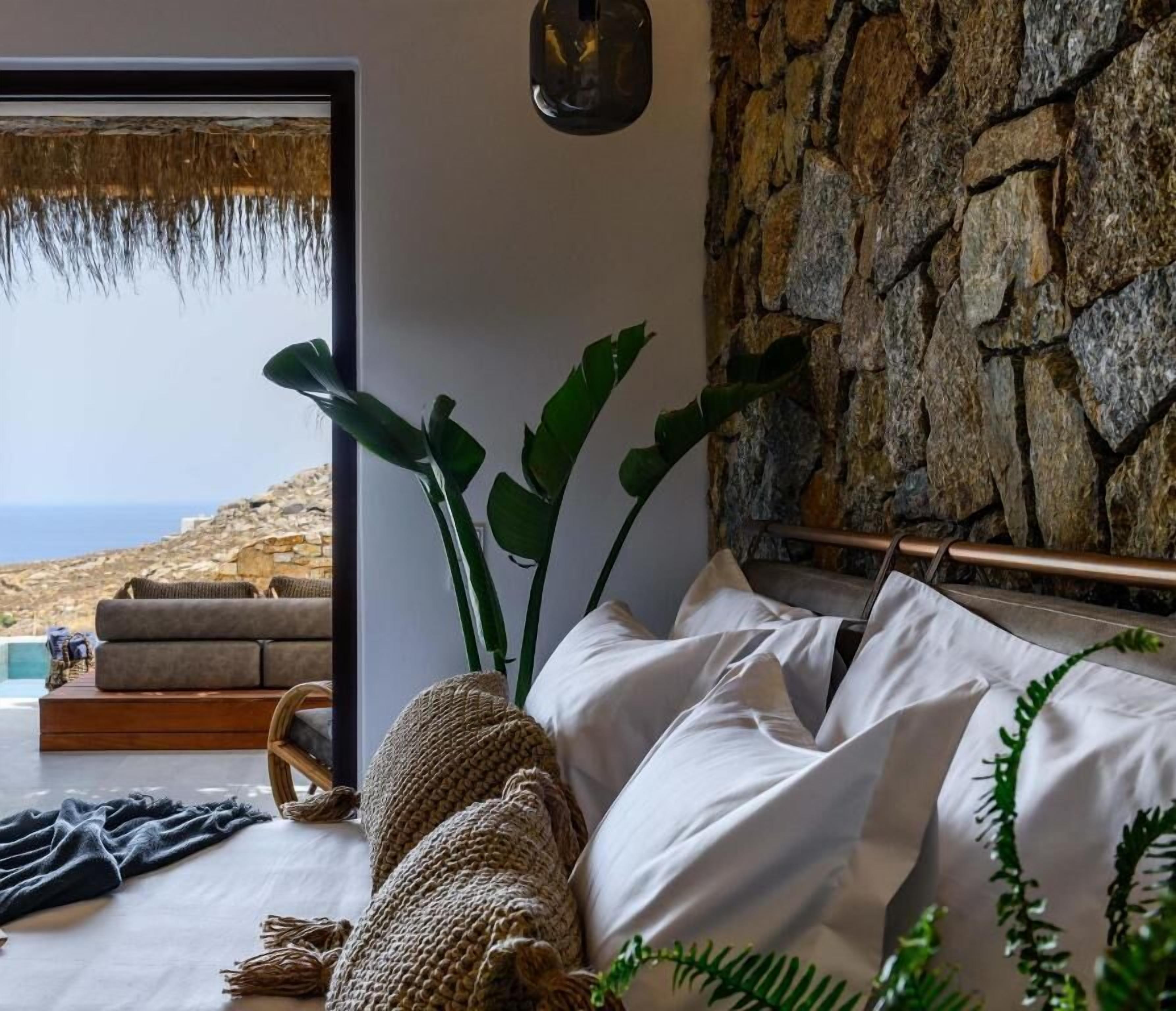 Minibar, in-room safe, desk, soundproofing