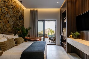Honeymoon Suite with sea view and private pool | Minibar, in-room safe, desk, soundproofing