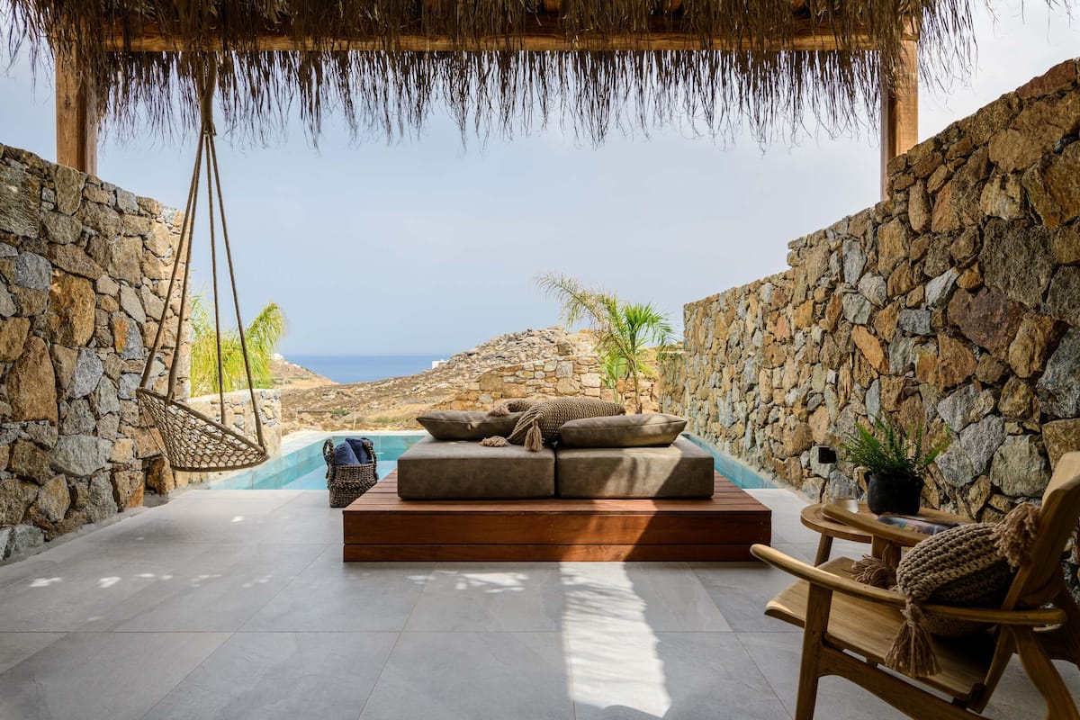 Honeymoon Suite with sea view and private pool | Minibar, coffres-forts dans les chambres, bureau, chambres insonorisées