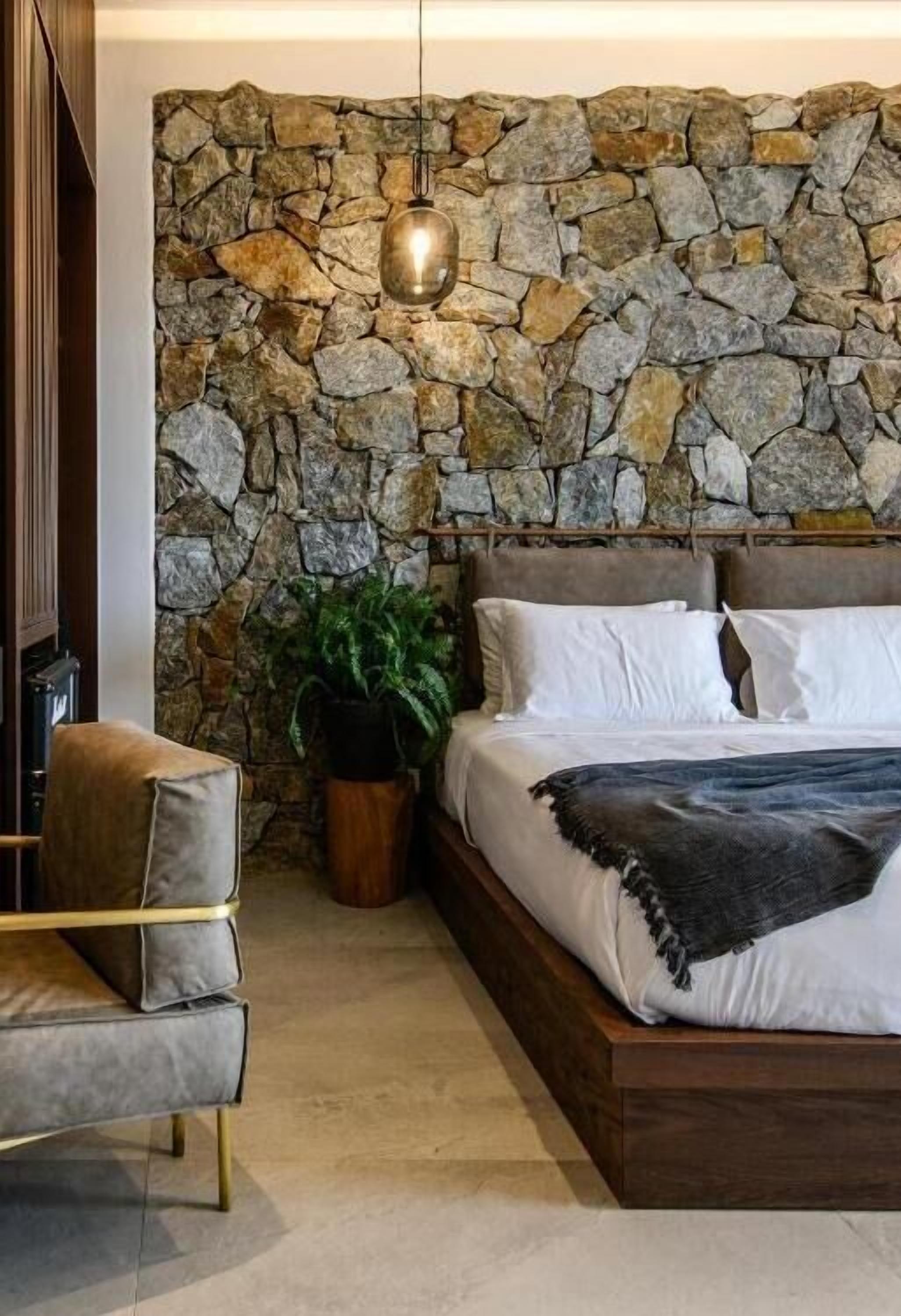 Deluxe Rock Suite with sea view and private pool