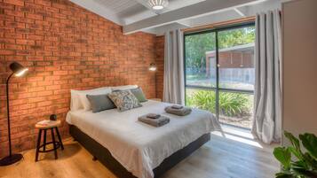 2 dormitorios, sistema de insonorización, tabla de planchar con plancha