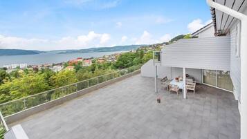 2 bedroom apartment, with terrace | Beach/ocean view