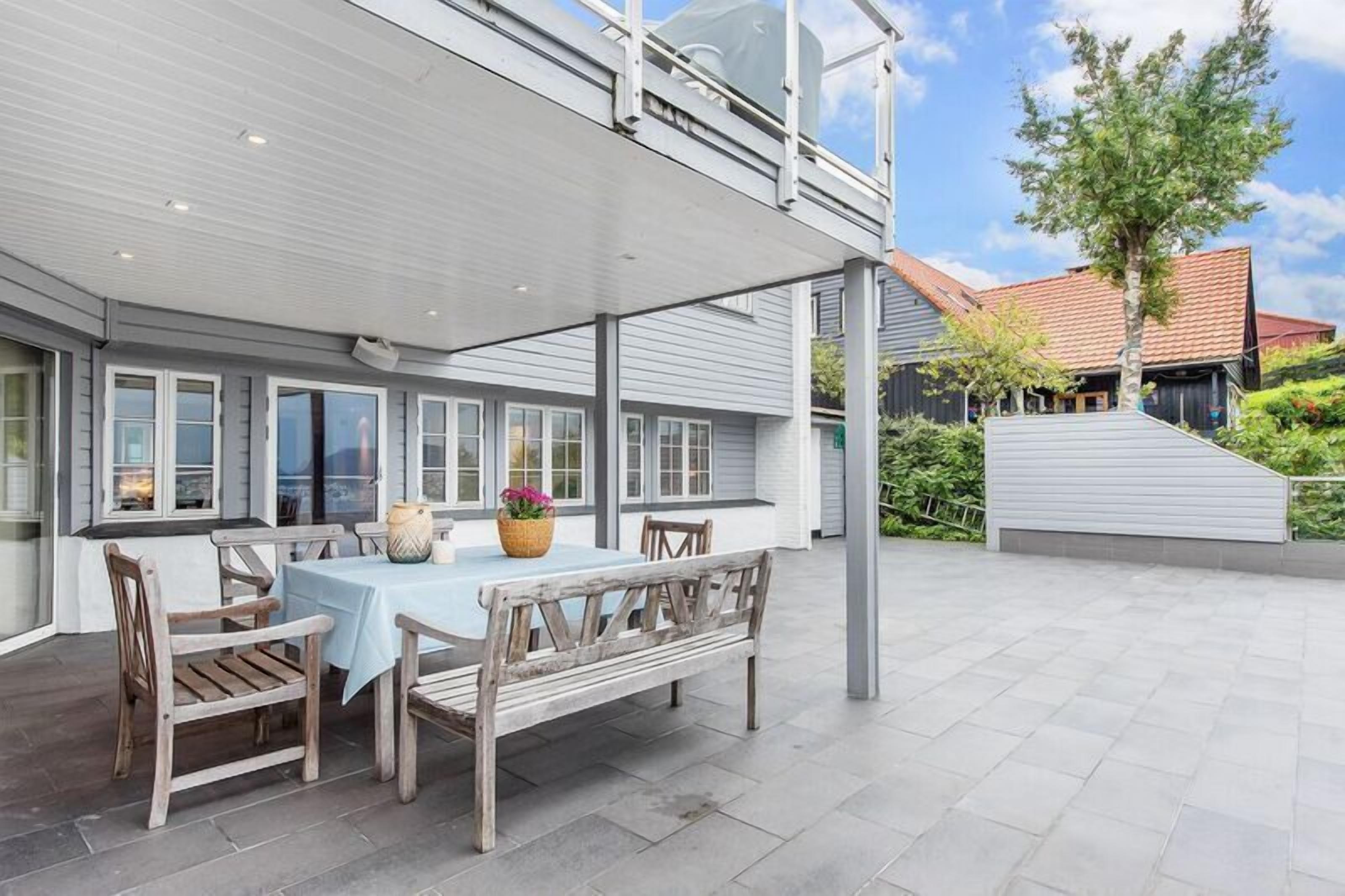 2 bedroom apartment, with terrace | ลานระเบียง/นอกชาน