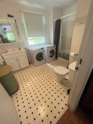 Hair dryer, towels, toilet paper - Peaceful lake cottage in rolling hills of Maine (Sumner)