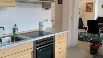 Familienhaus | Eigene Küche | Wasserkocher mit Kaffee-/Teezubehör, Wasserkocher